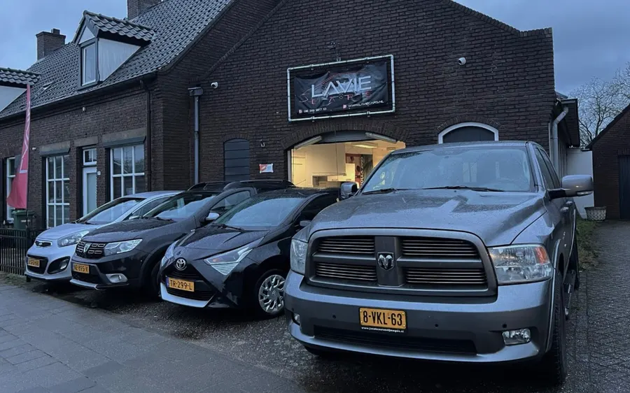 Lavie Cars aan de Julianastraat in Berlicum